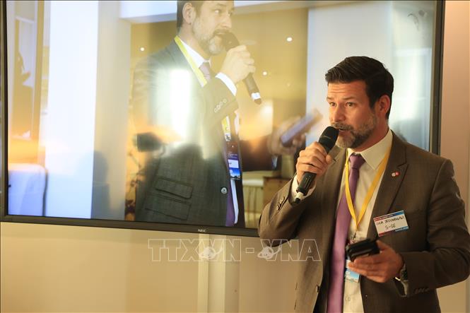 Ông Luca Giovannini, đại diện doanh nghiệp tới từ thành phố Lugano, phát biểu tại sự kiện. Ảnh: Anh Hiển - PV TTXVN tại Thụy Sĩ 
