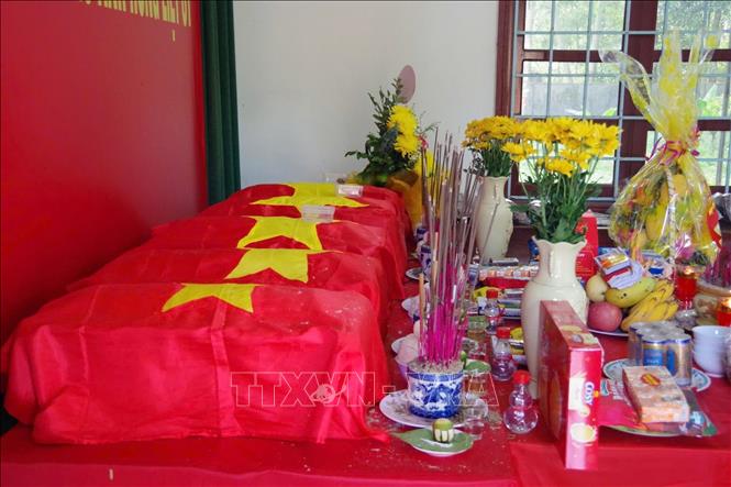 Đời đời nhớ ơn các Anh hùng Liệt sĩ đã anh dũng chiến đấu, hy sinh vì sự nghiệp đấu tranh giải phóng dân tộc và bảo vệ Tổ quốc. Ảnh: TTXVN phát