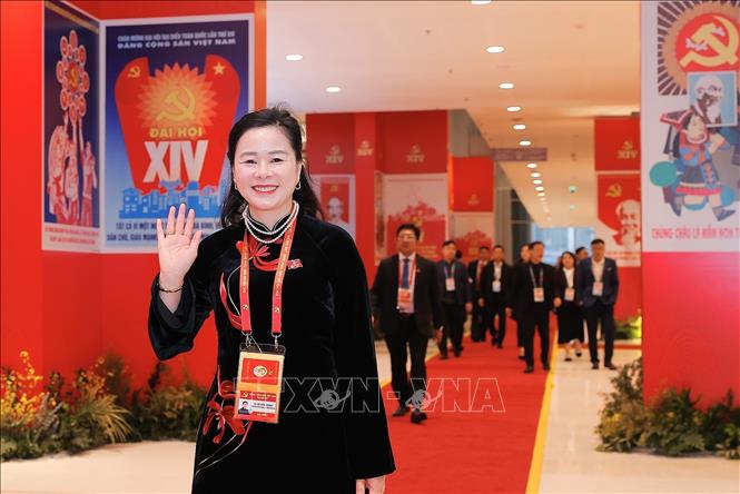 Đại biểu đến dự ngày làm việc chính thức thứ ba Đại hội XIV của Đảng, sáng 22/1. Ảnh: TTXVN