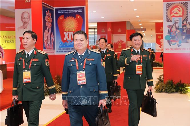 Đại biểu đến dự ngày làm việc chính thức thứ ba Đại hội XIV của Đảng, sáng 22/1. Ảnh: TTXVN