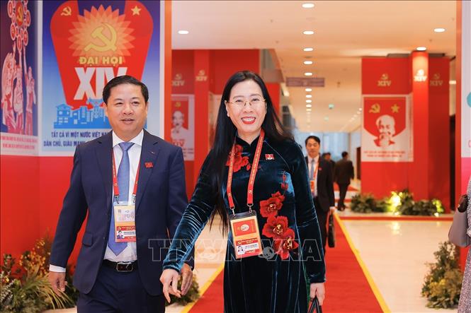 Đại biểu đến dự ngày làm việc chính thức thứ ba Đại hội XIV của Đảng, sáng 22/1. Ảnh: TTXVN