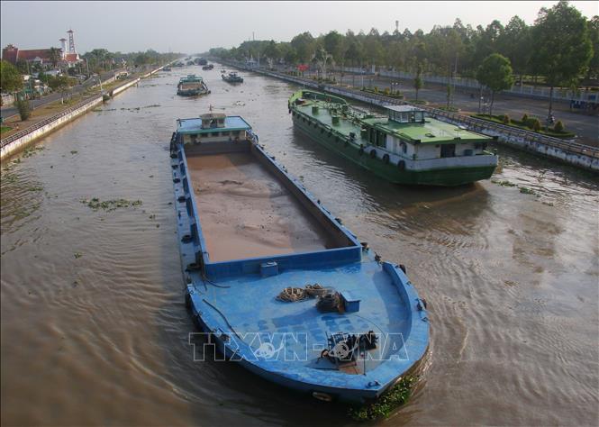 Tuyến kênh xáng Xà No do Trung ương quản lý là một trong những kênh giao thông thủy quan trọng, vận chuyển hàng hóa trên địa bàn thành phố Cần Thơ. Ảnh: Duy Khương – TTXVN