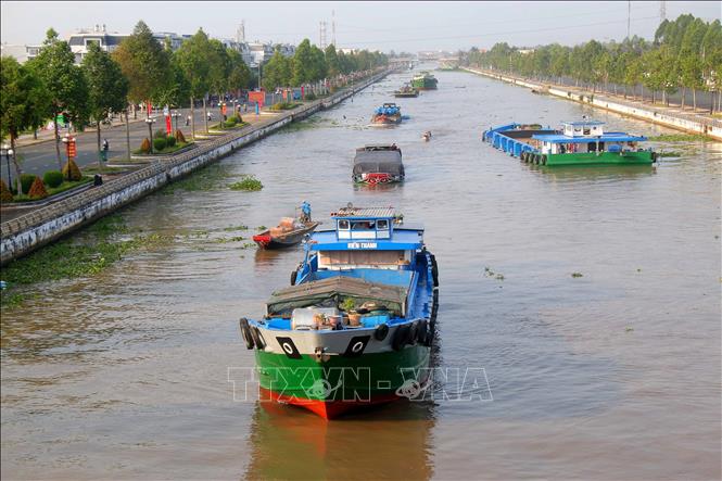 Tuyến kênh xáng Xà No do Trung ương quản lý là một trong những kênh giao thông thủy quan trọng, vận chuyển hàng hóa trên địa bàn thành phố Cần Thơ. Ảnh: Duy Khương – TTXVN