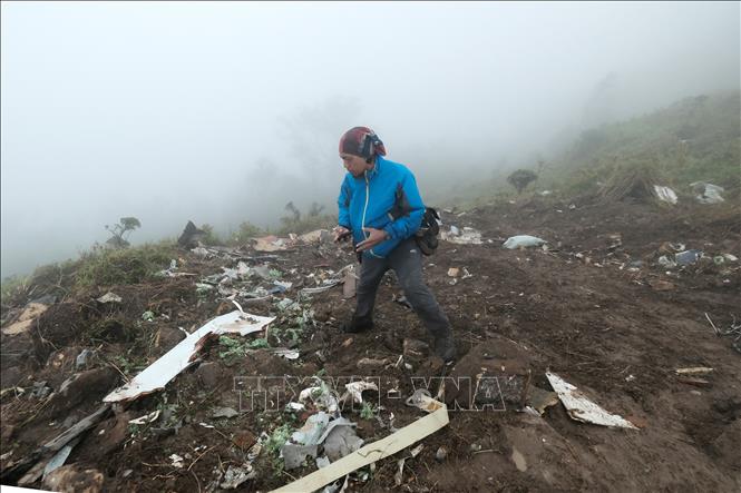 Hiện trường vụ rơi máy bay trên núi Bulusaraung, Nam Sulawesi, Indonesia. Ảnh: THX/TTXVN