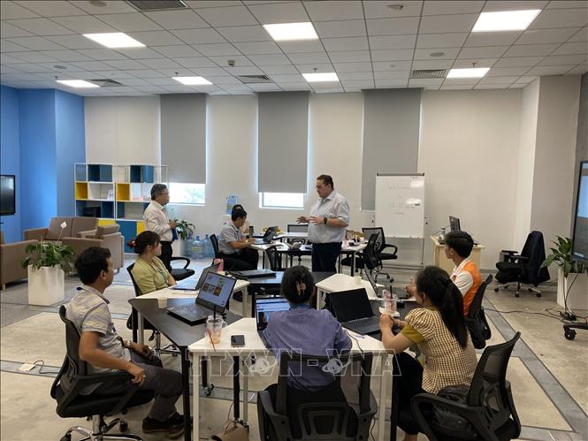 Mô hình “Lớp học số” được tổ chức giới thiệu tại Trường Đại học Việt Đức. Ảnh: Huyền Trang - TTXVN 