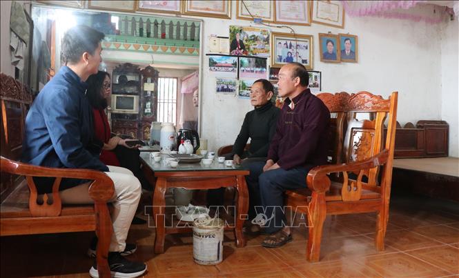 Đồng bào dân tộc Nùng tại xã Tân Sơn, tỉnh Bắc Ninh hướng niềm tin vào Đại hội Đảng. Ảnh: Thanh Thương- TTXVN