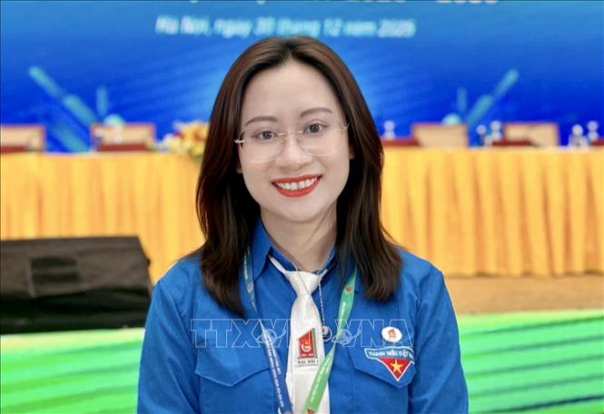 Chị Trần Thị Phương Thảo, Bí thư Chi đoàn Văn phòng và cơ quan chức năng (Viện Hàn lâm Khoa học xã hội Việt Nam) nhìn nhận, tinh thần Đại hội XIV đặt ra yêu cầu tiếp tục xây dựng bộ máy tinh gọn, hoạt động hiệu lực, hiệu quả, gắn với cải cách hành chính và chuyển đổi số. Ảnh: TTXVN phát