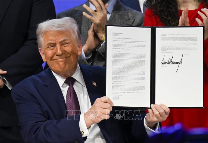 Tổng thống Mỹ Donald Trump tại lễ ký chính thức thành lập Hội đồng Hòa bình Dải Gaza ở Davos, Thuỵ Sĩ ngày 22/1/2026. Ảnh: Anadolu Agency/TTXVN 