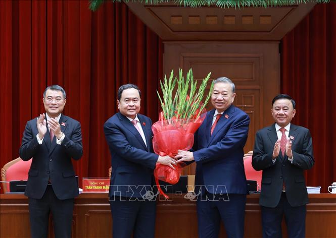 Ban Chấp hành Trung ương Đảng khoá XIV đã thống nhất tuyệt đối bầu đồng chí Tô Lâm, Tổng Bí thư Ban Chấp hành Trung ương Đảng khoá XIII tiếp tục giữ chức Tổng Bí thư Ban Chấp hành Trung ương Đảng khoá XIV. Ảnh: TTXVN
