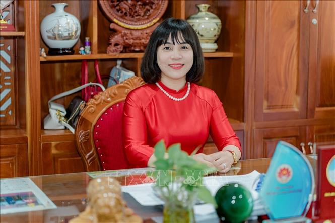 Bà Nguyễn Thị Bích Ly, Phó trưởng Ban Tuyên giáo và Dân vận tỉnh Gia Lai chia sẻ luôn tin tưởng vào những văn kiện, quyết sách của Đại hội sẽ giúp cho Việt Nam ngày càng phát triển. Ảnh: Sỹ Thắng - TTXVN