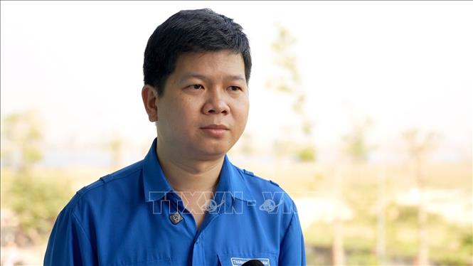 Anh Lý Ann Việt, Phó Bí thư Tỉnh đoàn Gia Lai chia sẻ về niềm tin, kỳ vọng vào những văn kiện, quyết sách của Đại hội trong công cuộc phát triển đất nước. Ảnh: Sỹ Thắng - TTXVN