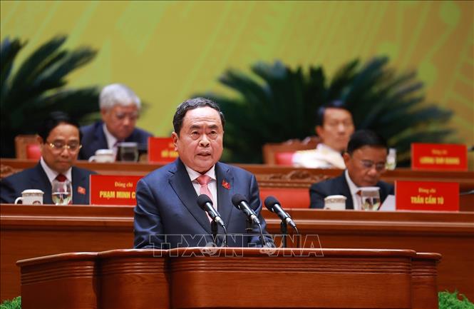 Đồng chí Trần Thanh Mẫn thay mặt Đoàn Chủ tịch báo cáo kết quả bầu Bộ Chính trị, Tổng Bí thư, Ban Bí thư, Ủy ban Kiểm tra Trung ương, Chủ nhiệm Ủy ban Kiểm tra Trung ương khóa XIV. Ảnh: TTXVN