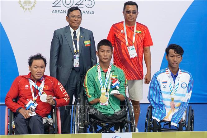  Hà Văn Hiệp giành HCB ở nội dung 50m bơi ếch hạng thương tật SB3. Ảnh: TTXVN phát