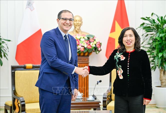 Thứ trưởng Bộ Ngoại giao Lê Thị Thu Hằng và Thứ trưởng Thường trực Bộ Ngoại giao và Du lịch Malta. Ảnh: TTXVN phát