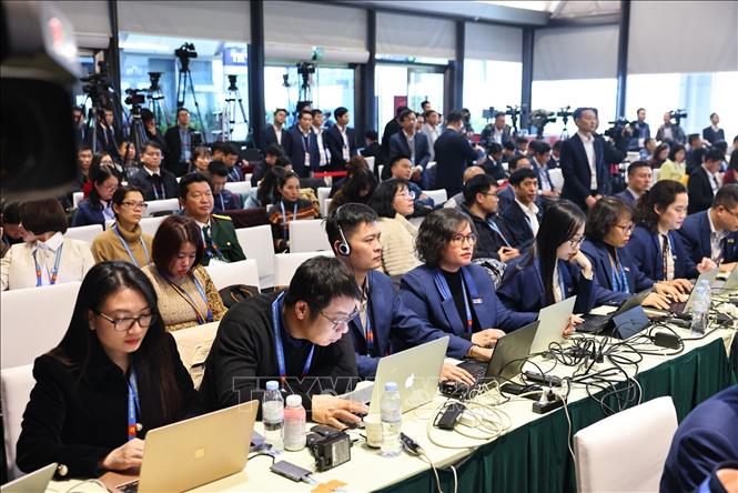 Các phóng viên trong và ngoài nước tại buổi họp báo công bố kết quả Đại hội XIV của Đảng. Ảnh: TTXVN


