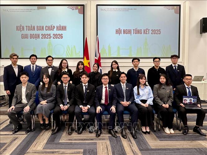 Hội nghị đã kiện toàn Ban chấp hành SVUK nhiệm kỳ 2025 - 2026. Ảnh: Phong Hà/PV TTXVN tại Anh. 