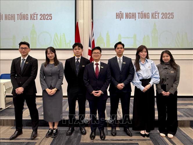 Ban thư ký SVUK được kiện toàn tại Hội nghị. Ảnh: Phong Hà/PV TTXVN tại Anh. 