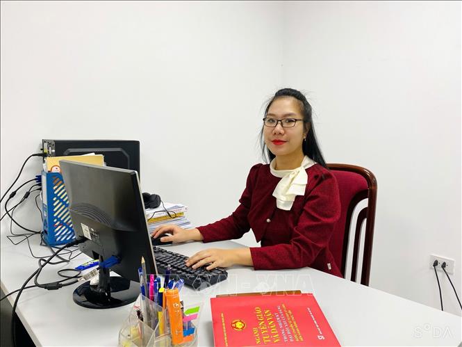 Thạc sĩ Nguyễn Thu Trang, Viện Hàn lâm Khoa học xã hội Việt Nam nhìn nhận các cơ chế, chính sách đặc thù nêu trong Văn kiện Đại hội XIV có ý nghĩa quan trọng trong việc tạo nền tảng để các cơ quan nghiên cứu chủ động phát hiện, bồi dưỡng và hình thành đội ngũ nhân lực kế cận có chất lượng. Ảnh: Thanh Hương - TTXVN