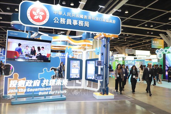 The expo - one of the largest education and career exhibitions in the region - brings together 860 organisations from 23 countries and territories. VNA Photo: Xuân Vịnh