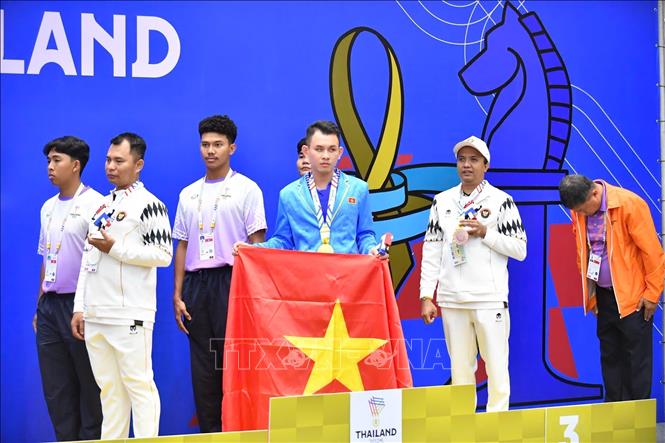 Ha Tuan Kiet wins a gold in the men's chess B1 (totally blind) category. VNA/Photo by courtesy