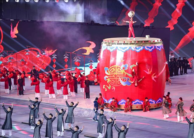 Một màn nghệ thuật trong chương trình. Ảnh: TTXVN 