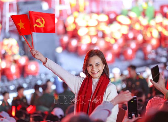 Khán giả hân hoan, rạng rỡ và tự hào khi được tham gia chương trình. Ảnh: TTXVN 