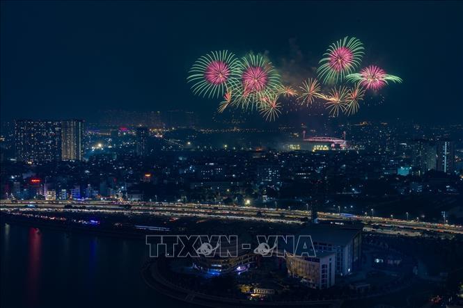 Màn trình diễn pháo hoa nghệ thuật đặc sắc quy mô lớn như bản hòa ca hùng tráng chào mừng thành công Đại hội đại biểu toàn quốc lần thứ XIV của Đảng. Ảnh: Lê Đông - TTXVN