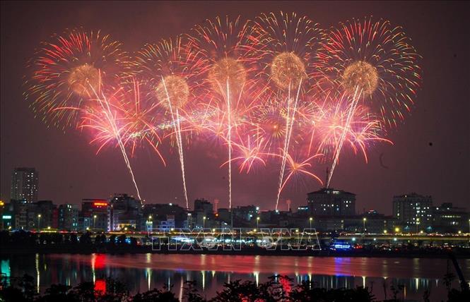 Màn trình diễn pháo hoa rực rỡ kết thúc chương trình. Ảnh: TTXVN