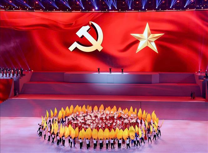 Chương trình nghệ thuật đặc biệt “Tầm nhìn mới - Kỷ nguyên mới” chào mừng thành công Đại hội đại biểu toàn quốc lần thứ XIV của Đảng và chào mừng 96 năm ngày thành lập Đảng Cộng sản Việt Nam (3/2/1930 - 3/2/2026). Ảnh: TTXVN