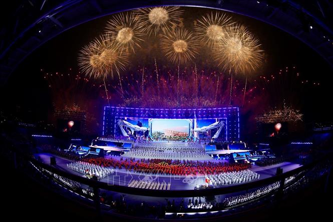 Màn trình diễn pháo hoa nghệ thuật đặc sắc quy mô lớn như bản hòa ca hùng tráng chào mừng thành công Đại hội đại biểu toàn quốc lần thứ XIV của Đảng. Ảnh: TTXVN