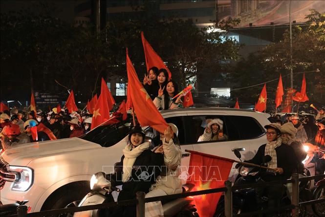Hàng vạn người đổ ra diễu hành khắp các tuyến phố ăn mừng chiến thắng của U23 Việt Nam. Ảnh: Hoàng Hiếu - TTXVN