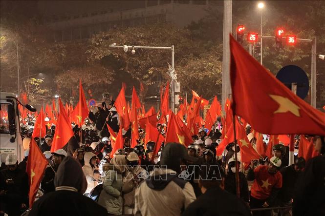 Hàng vạn người đổ ra diễu hành khắp các tuyến phố ăn mừng chiến thắng của U23 Việt Nam. Ảnh: Hoàng Hiếu - TTXVN