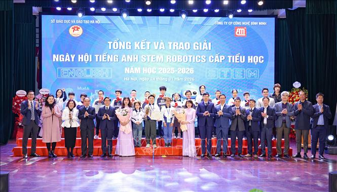 Sở Giáo dục và Đào tạo Hà Nội phối hợp Công ty Cổ phần Công nghệ Bình Minh tổ chức Lễ tổng kết và trao giải “Ngày hội Tiếng Anh STEM Robotics” cấp Tiểu học thành phố Hà Nội năm học 2025 - 2026. Ảnh: Thanh Tùng - TTXVN