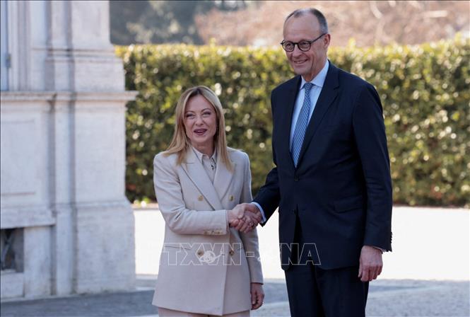 Thủ tướng Italy Giorgia Meloni (trái) và Thủ tướng Đức Friedrich Merz tại Hội nghị liên Chính phủ ở Rome, ngày 23/1/2026. Ảnh: Reuters/TTXVN