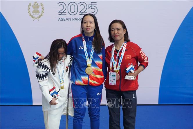 VĐV Lê Thị Dung giành HCĐ 50m bơi bướm nữ hạng thương tật S8. Ảnh: TTXVN phát   