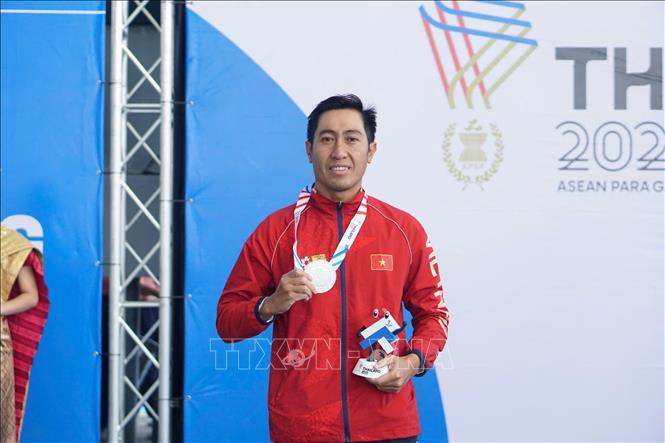 VĐV Nguyễn Ngọc Thiết giành HGB 400m bơi tự do nam hạng thương tật S9.  Ảnh: TTXVN phát   