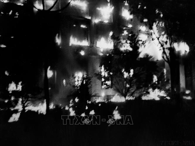 Thắng lợi của ký kết Hiệp định Paris là một trong những hệ quả của Chiến dịch Tổng tiến công Mậu Thân 1968. Trong ảnh: Các vị trí quan trọng của Mỹ tại Sài Gòn bị quân giải phóng tấn công Tết Mậu Thân (1968). Ảnh: Tư liệu TTXVN