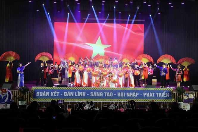 Biểu diễn nghệ thuật chào mừng Đại hội. Ảnh: Quang Quyết - TTXVN