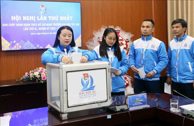 Đại biểu bỏ phiếu bầu Bí thư Đoàn TNCS Hồ Chí Minh Trường Đại học Tây Bắc lần thứ 40, nhiệm kỳ 2025-2030 phát biểu. Ảnh: Quang Quyết - TTXVN