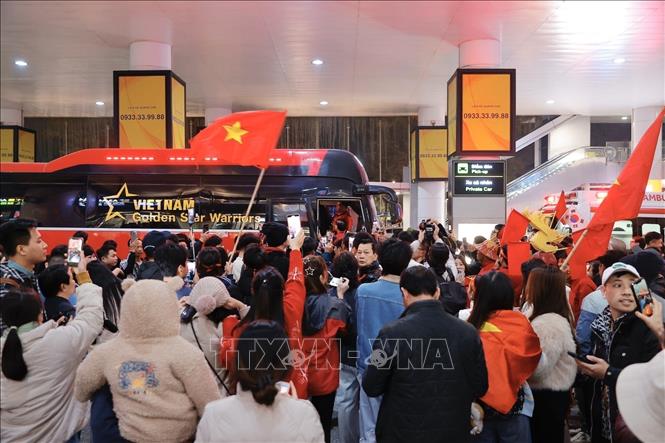 Đội tuyển U23 Việt Nam lên xe trở về nhà sau hành trình giành HCĐ tại Giải U23 Châu Á. Ảnh: Minh Quyết - TTXVN