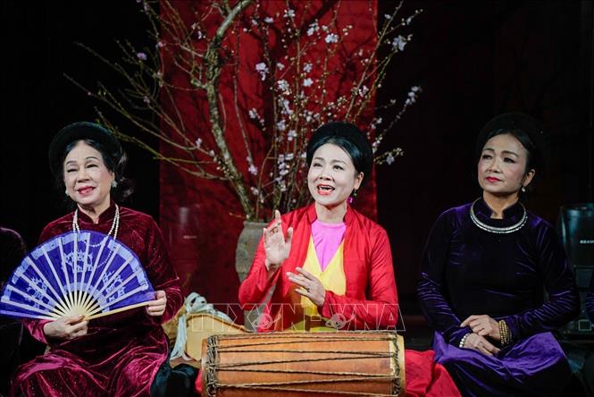 Biểu diễn âm nhạc truyền thống tại chương trình. Ảnh: Khánh Hoà - TTXVN