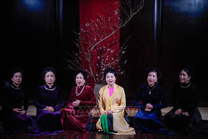 Biểu diễn âm nhạc truyền thống tại chương trình. Ảnh: Khánh Hoà - TTXVN