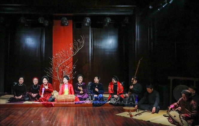 Biểu diễn âm nhạc truyền thống tại chương trình. Ảnh: Khánh Hoà - TTXVN