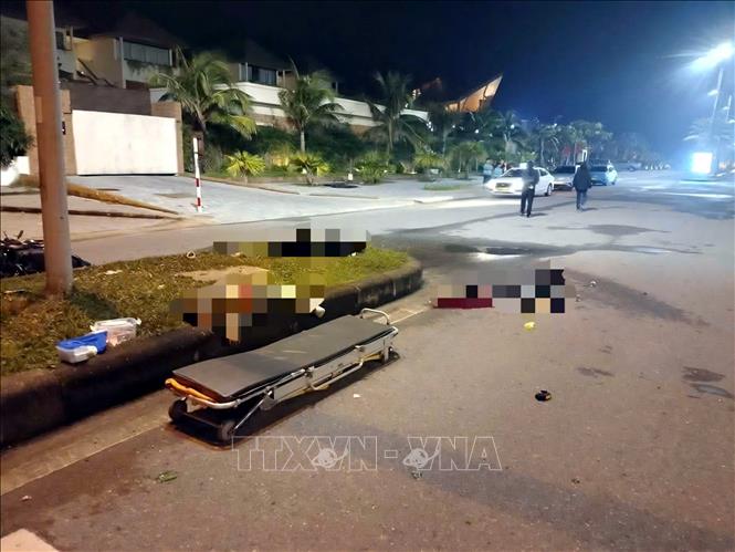 Hiện trường trên đường Võ Nguyên Giáp (phường Đồng Hới, Quảng Trị) nơi phát hiện 3 người tử vong bất thường. Ảnh: TTXVN phát