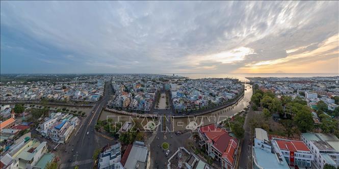 Phường Rạch Giá có diện tích 45,52 km2, dân số 250.661 người, thành lập trên cơ sở nhập 9 phường cũ (phường Vĩnh Quang, Vĩnh Thanh, Vĩnh Thanh Vân, Vĩnh Lạc, An Hòa, Vĩnh Hiệp, An Bình, Rạch Sỏi và Vĩnh Lợi). Ảnh: Khánh Hoà – TTXVN 

