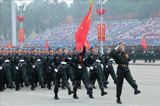 Khối nam sĩ quan Cảnh sát gìn giữ hòa bình diễu binh trên Quảng trường Ba Đình. Ảnh: Lâm Khánh - TTXVN