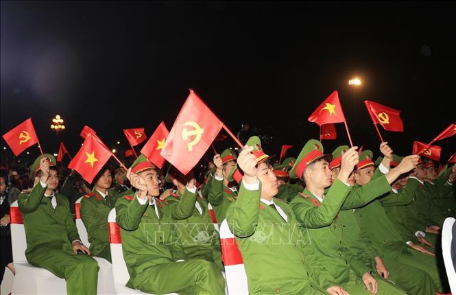 Đông đảo cán bộ, chiến sĩ công an tỉnh Lào Cai phấn khởi trước thành công Đại hội XIV của Đảng. Ảnh: Đinh Thùy - TTXVN