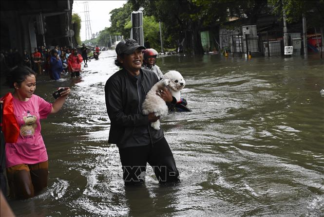 Cảnh ngập lụt sau những trận mưa lớn tại Jakarta, Indonesia, ngày 23/1/2026. Ảnh: THX/TTXVN