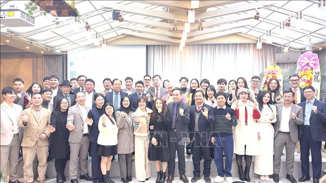 Các thành viên BAVIK và khách mời tham sự kiện. Ảnh: Khánh Vân - PV TTXVN tại Hàn Quốc 