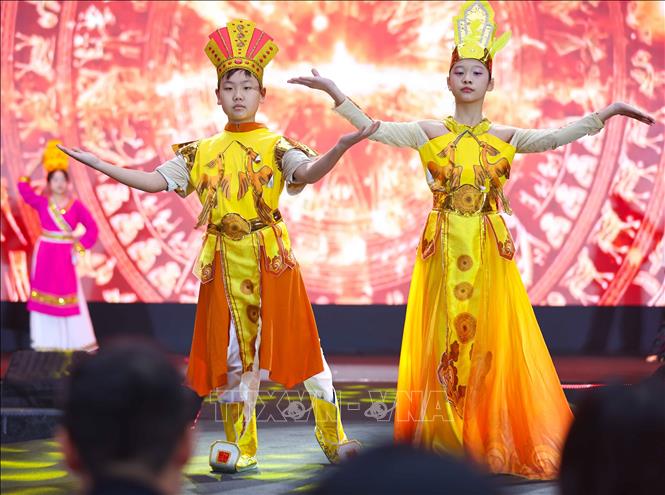 Màn trình diễn trang phục mang chủ đề 